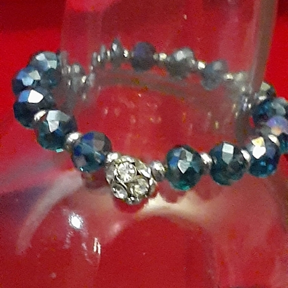 5 bracelets  5dollars - Picture 3 of 3